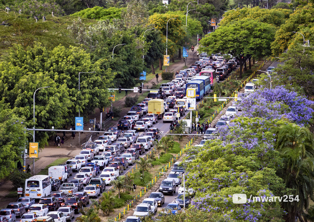 mwarv's tweet photo. The most obvious change has been the Expressway that cut through the heart of the city, bringing down trees, flowers and a lot of beauty with it. 

When word of its pending construction was made public, I went out to document Uhuru Highway for memory’s sake in 2019. https://t.co/CSKZpdyCgc
