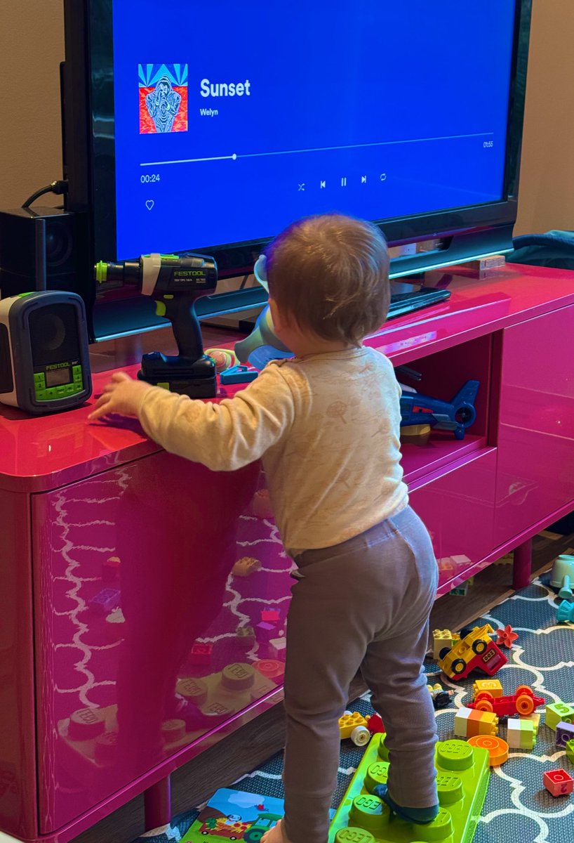 Datamas93's tweet image. Mini-me enjoying tunes from @welyn