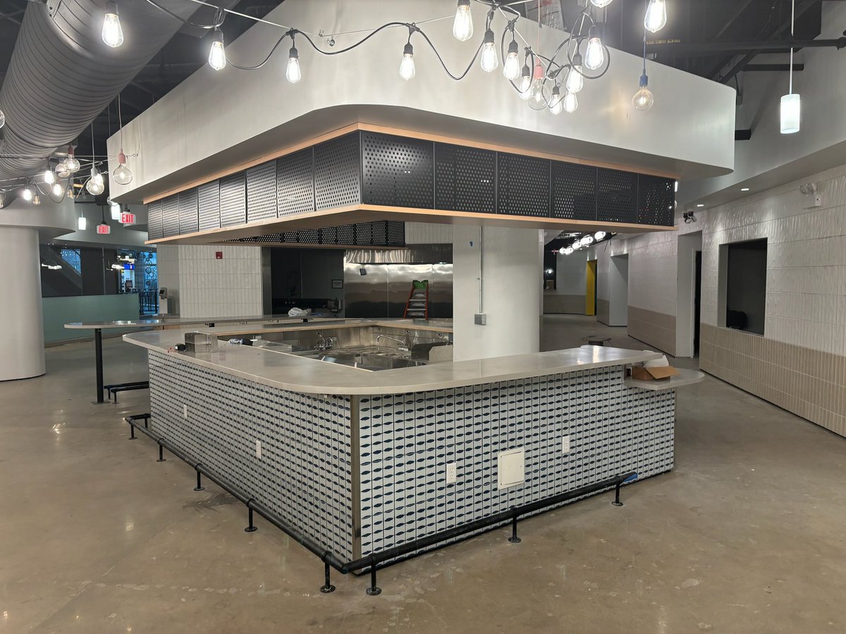 hellocommas's tweet photo. Sneak Peek Alert! 👀
The lighting in the #foodhall is stunning! The bar is coming along nicely, and the large eating area is ready for furniture placement. Everyday we get closer to bringing #Commas to life and welcoming the most important part – YOU!
#DowntownSilverSpring https://t.co/O7oFwu0Xz2