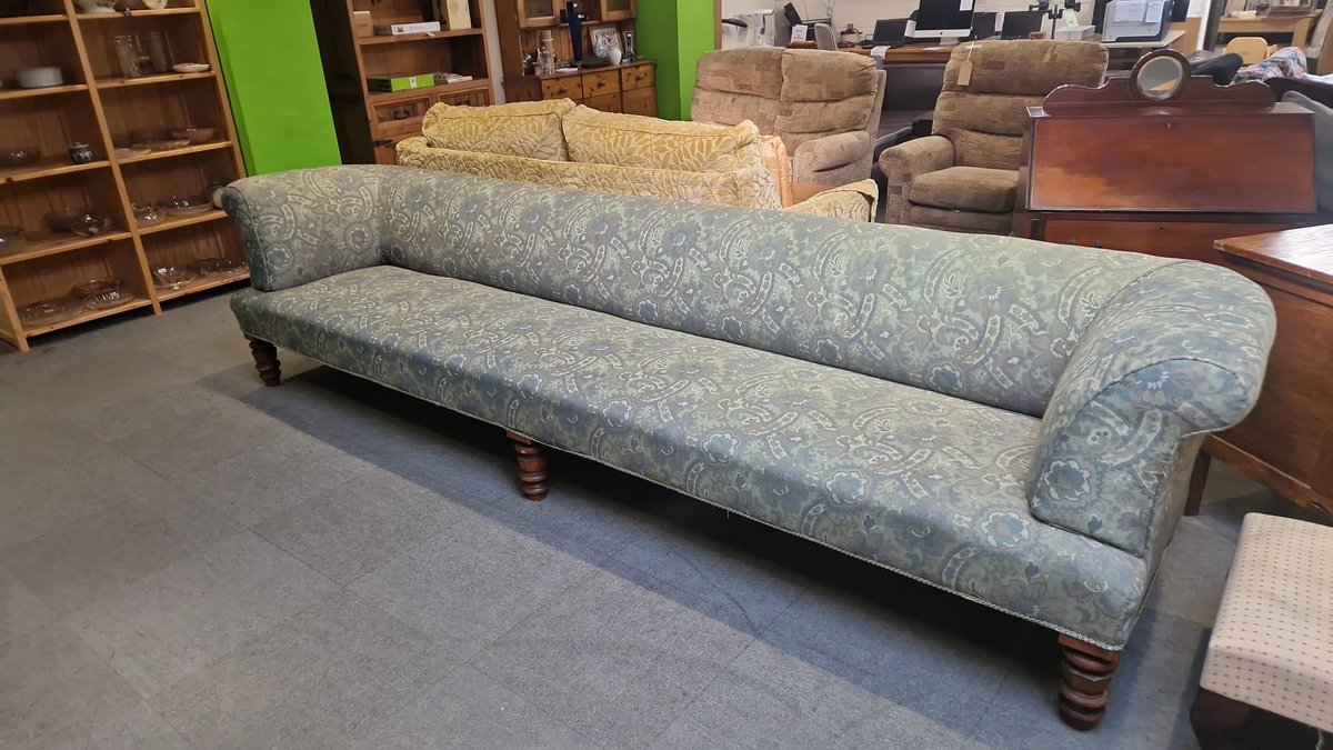 EmmausCambridge's tweet photo. If you're looking for high quality preloved furniture, clothing or housewares, then look no further than our Landbeach Shop! We've just replenished our stocks with some amazing new items, including sofas, beds and dining tables. See you in store soon! 💚👜☕🍰🫖 https://t.co/yPls51cFBh