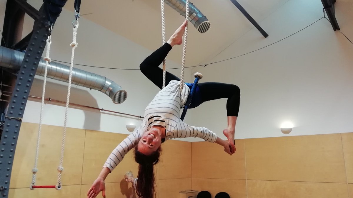 Swing with us through the autumn breeze! 🍂
At <a href="/ootbdrillhall/">Out of the Blue</a> in Leith
A few spaces left in our beginner adult aerial classes on a Wed eves &amp; Sun late afternoon.
Come and give it a try before booking in for the full term.
aerialdance.co.uk/events/edinbur…