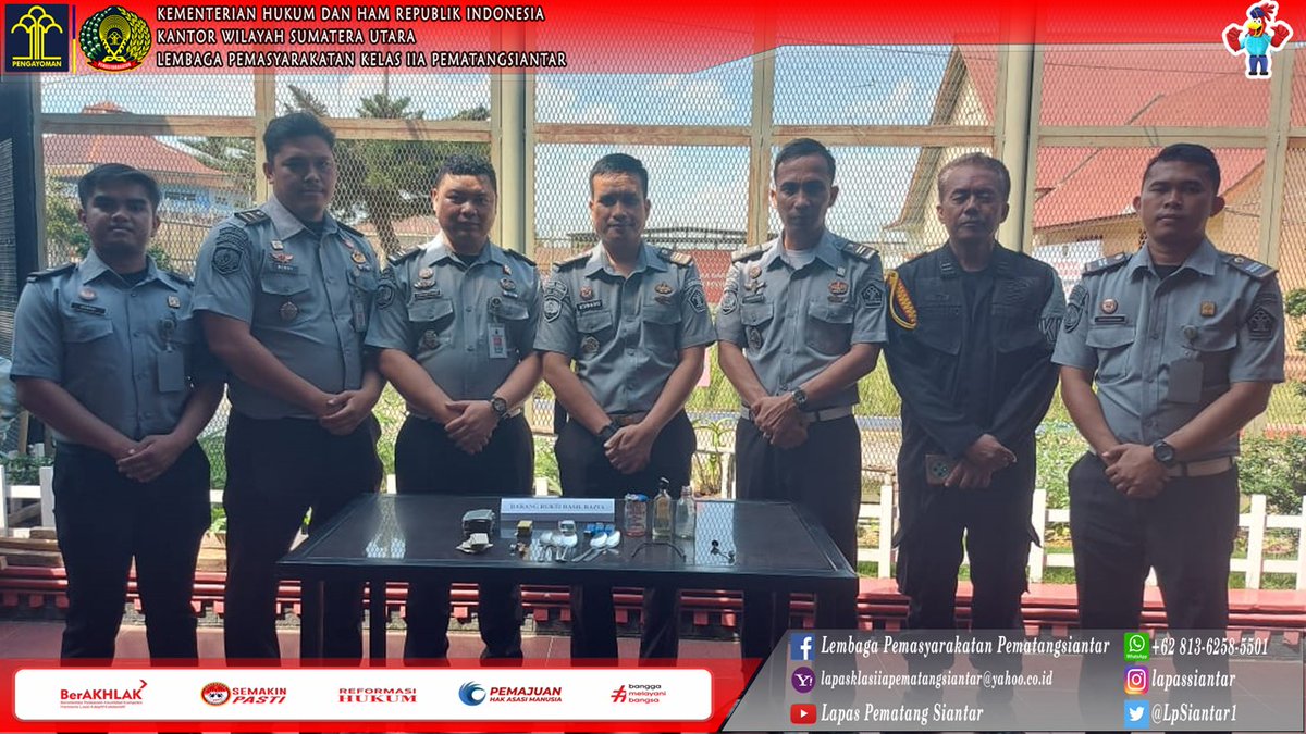 LpSiantar1's tweet photo. Waspada Terhadap Segala Yang Terjadi Dihidup Ini, Lapas Pematang Siantar Lakukan Penggeledahan Rutin Blok Hunian WBP

#KumhamPasti
#KemenkumhamSumut
#Ombudsman
#KemenpanRB
#rbkunwas
#LapatarBETAH
#LapasSiantar https://t.co/gQ7iE6YfxP