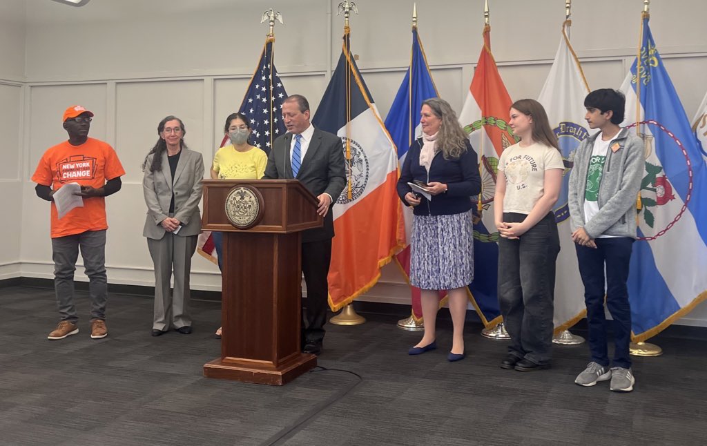 HAPPENING NOW: <a href="/NYCComptroller/">Office of New York City Comptroller Brad Lander</a> <a href="/bradlander/">Brad Lander</a> announces BIG move! 

#Divestment policy to end new investments into private equity funds financing oil &amp; gas pipelines, LNG and other infrastructure. 

Protecting our pensions and our planet!