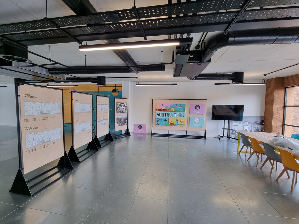 findtoucan's tweet image. It&apos;s all in the design...

Take a look at the stunning floor plans we recently installed, brought to life with digitally printed wallpaper. These designs reflect the future of workspaces, where innovation and creativity seamlessly blend.

#workplaceinnovation #digitallyprinted