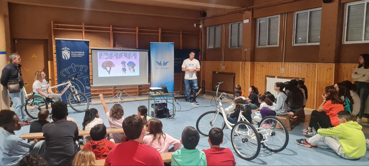 FundContador's tweet photo. 💙 Un martes inolvidable. 

🔎 Ángela Domínguez y Raúl Vallinot protagonizan una mañana #Idemticos y #EnBici en dos centros educativos de @AytoFuenlabrada .

📰 https://t.co/8ZGDpW1suR

🙏 Gracias, @DeportesFuenla. 

#CiclismoParaTodos https://t.co/8TVHx004QM