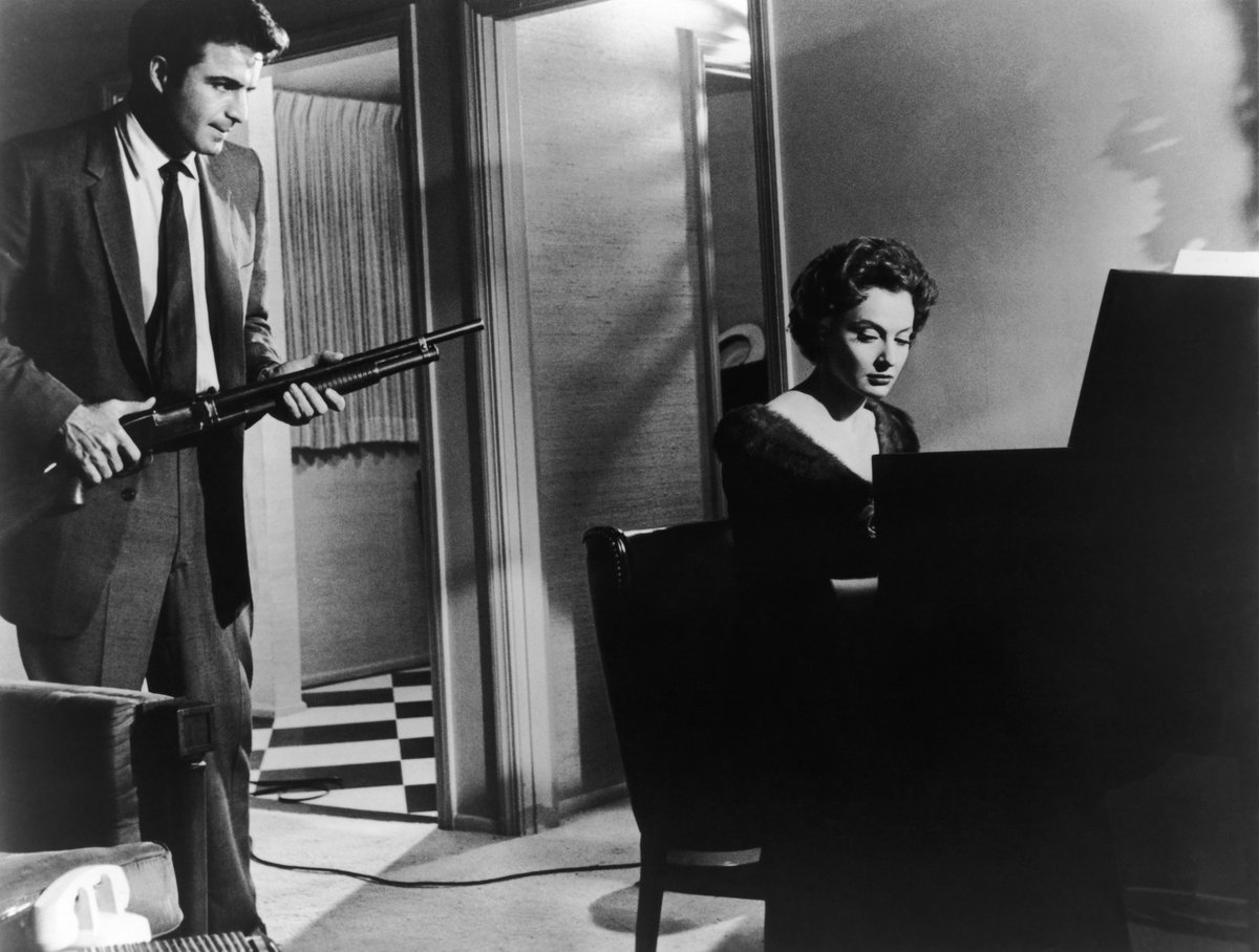 glasgowfilm's tweet photo. Under the Mink: Film Noir at Columbia Pictures 🎬

A selection of film noirs from the heyday of the studio, with the theme of doomed romance at their centre, presented by @ParkCircusFilms and curated by @christinalefou 

Showing throughout November
🎟️https://t.co/2sBJ6k0lkp https://t.co/IavgIzhaxG