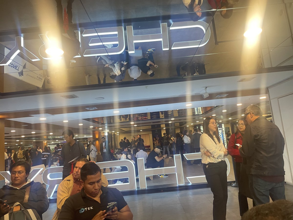 GAVVtech's tweet image. Algo que los ecuatorianos no aprendemos es tan básico y simple, pero marca la diferencia: y es la PUNTUALIDAD. En el evento #Webcongress empezaba  a las 9h00; son las 10h34 y no empieza.