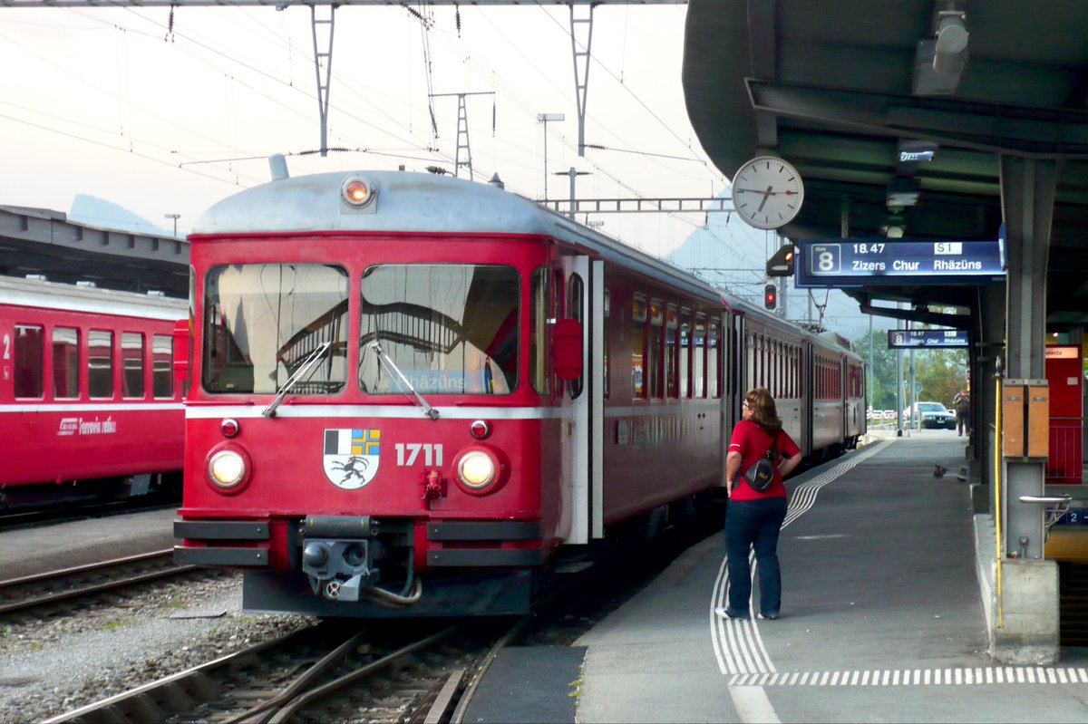 AndreasWiede's tweet image. Picture taken at the metre gauge section of #Landquart 🇨🇭station in September 2011: an #RhB Be4/4 unit, with driving trailer ABDt 1711 leading, is ready to work a #Chur region S-Bahn service to Rhäzuns, up the Rhine valley. 
#PastTrainTrips
@rhaetischebahn
