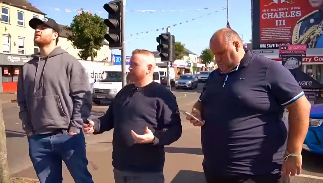 NoSurrender169o's tweet photo. #Legends Never did i think that @Johnfis08605918 and his son @JohnnyFisherBox would be on a wee tour up the Shankill Road and even inside of #RexBar 

#BOSH !!! 🫡🇬🇧🇬🇧🇬🇧🇬🇧

#ShankillRoad #Belfast #NorthernIreland #uk https://t.co/1jQbbmBPeg