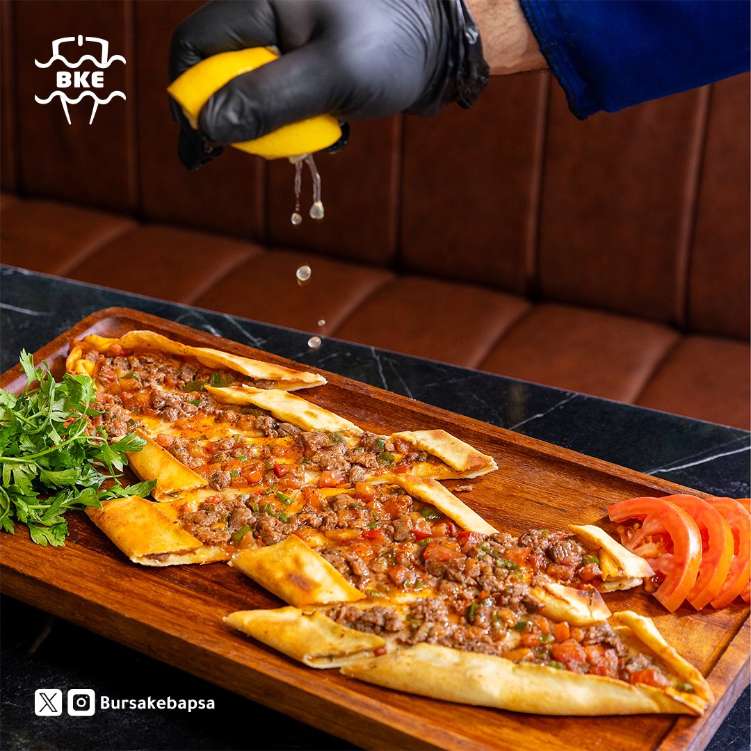 العين تاكل قبل الفم 🥩🍽️
تفاصيل تغرق بلّذتها وطعم ماتشبع منه في #بورصه_كباب 😋