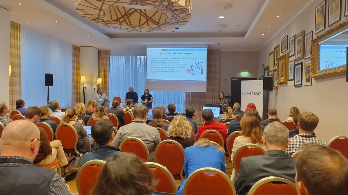 fairimpact_eu's tweet photo. A full room at the #EOSCSymposium in Berlin for the panel discussion on the #findability development in #FAIR, and how it impacts science, industry &amp; society. 
@jnordlin from FAIR-IMPACT highlights the crucial collaboration of the European research community - @FAIRCORE4EOSC https://t.co/EZDTC3iI1G