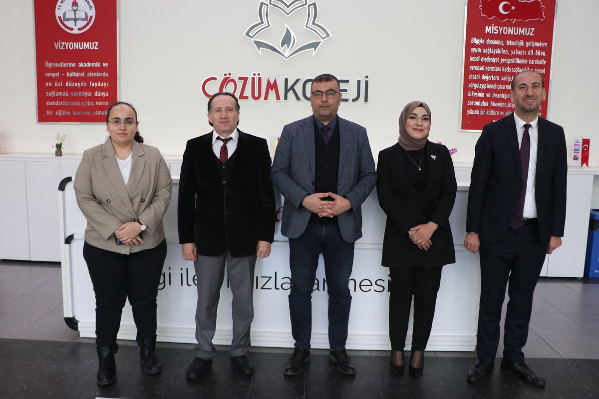 ÇÖZÜM KOLEJİ GENEL MERKEZ YÖNETİCİLERİ OKULUMUZU ZİYARET ETTİ

Gerçekleştirilen ziyarette Çözüm Eğitim Kurumları Genel Müdür Yardımcımız Sayın Can SERDAR, Okul Geliştirme Uzmanı Serpil GÖK ve Çözüm Kolejleri Ortaokul Zümre Başkanı Rabia ÇALIŞKAN yer aldı.