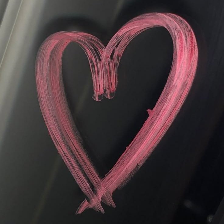 titidiaazs's tweet image. Una amistad que comenzó con un tweet y se volvió uno de esos lugares seguros que necesitabas, donde compartes mismos gustos sin ser criticada, esas que son como estrellas que no podemos verlas siempre, pero sabemos que estarán ahí, las adoro mucho candys!! Feliz aniversario bbs🤍