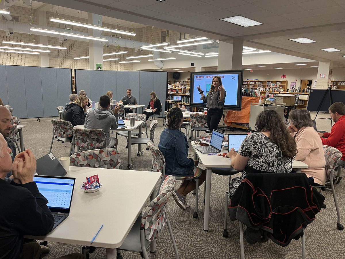 Laura Megronigle tweet media