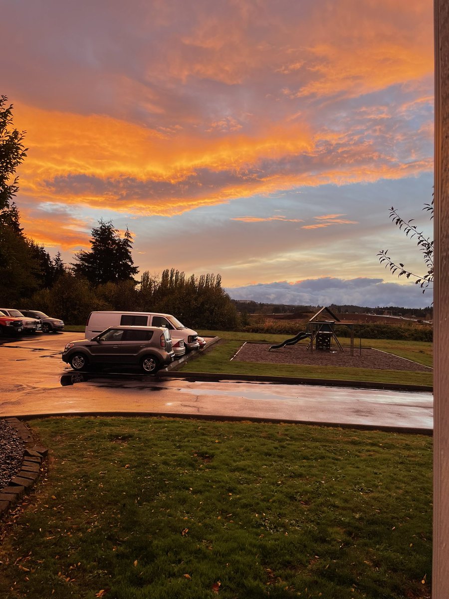 Please enjoy this sunset, courtesy of western Washington.