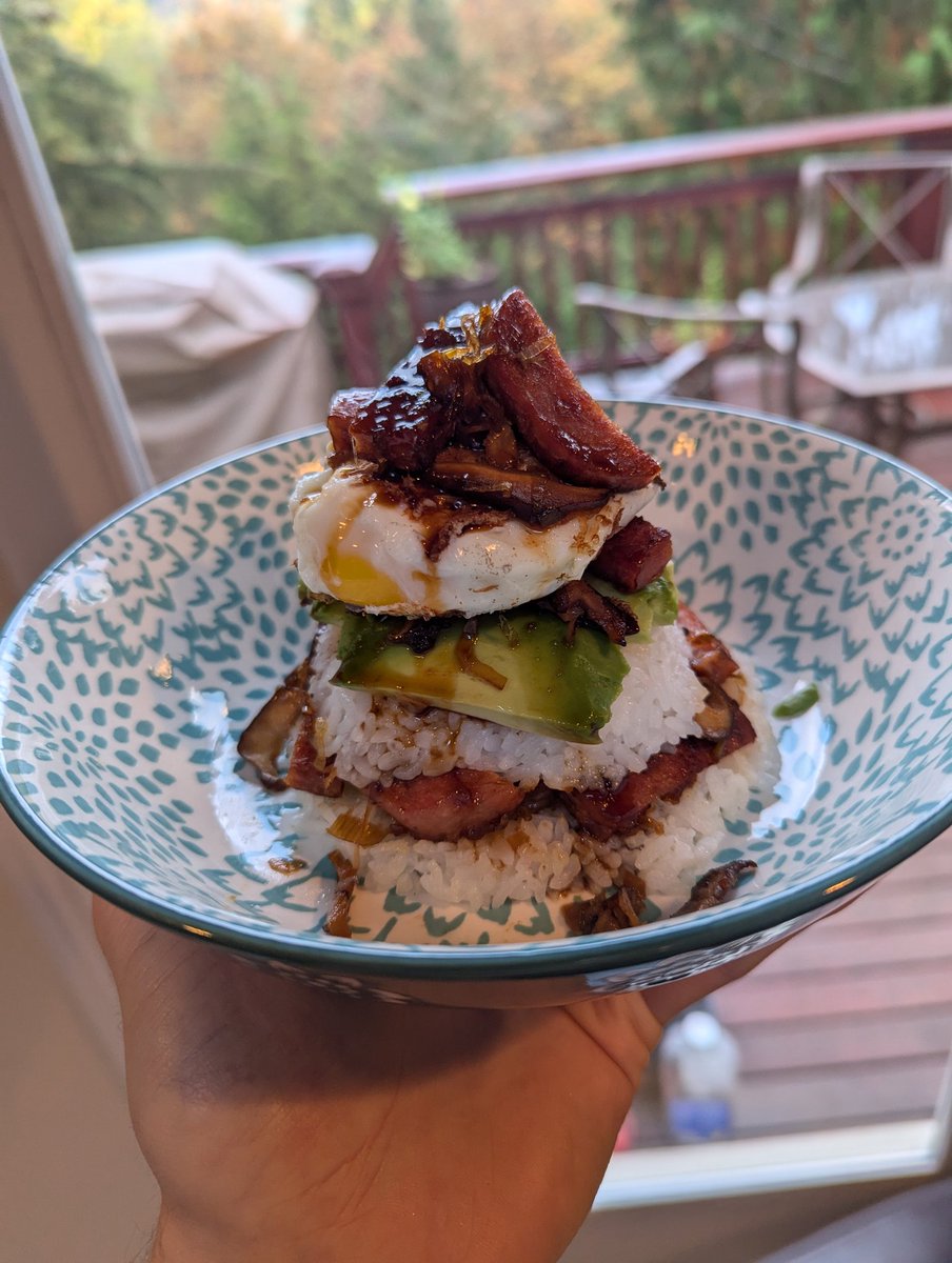 Celebrating being home in my kitchen after #CitizenCon2954 with my favorite breakfast: an upgraded tower of spam musubi.

Honey Miso Leek, Shiitake, and Spam topping with a runny egg and avocado over white rice 🤤🤙🏻

(Top it with chili garlic crisp if you like a kick 😉)