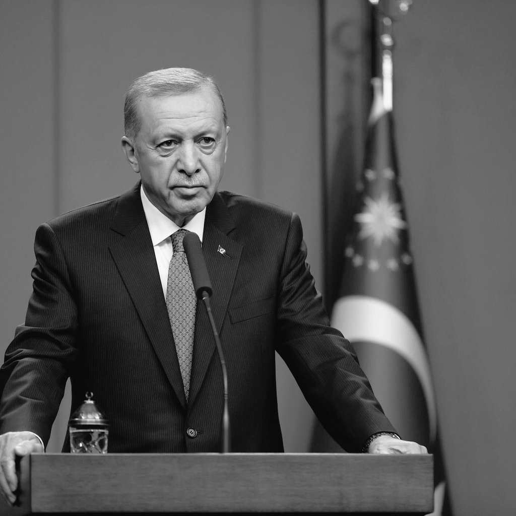 TurkeyTribune's tweet photo. 🇹🇷President Erdoğan:
"With the death of the main traitor, it has been seen what the end of those who betray Turkey will be."
#Erdogan #Turkey #fetullahgülen #Terrorism #MiddleEast #fetullah #Pennsylvania #BreakingNews #traitor #hain #terör https://t.co/QkGUmxAiwH