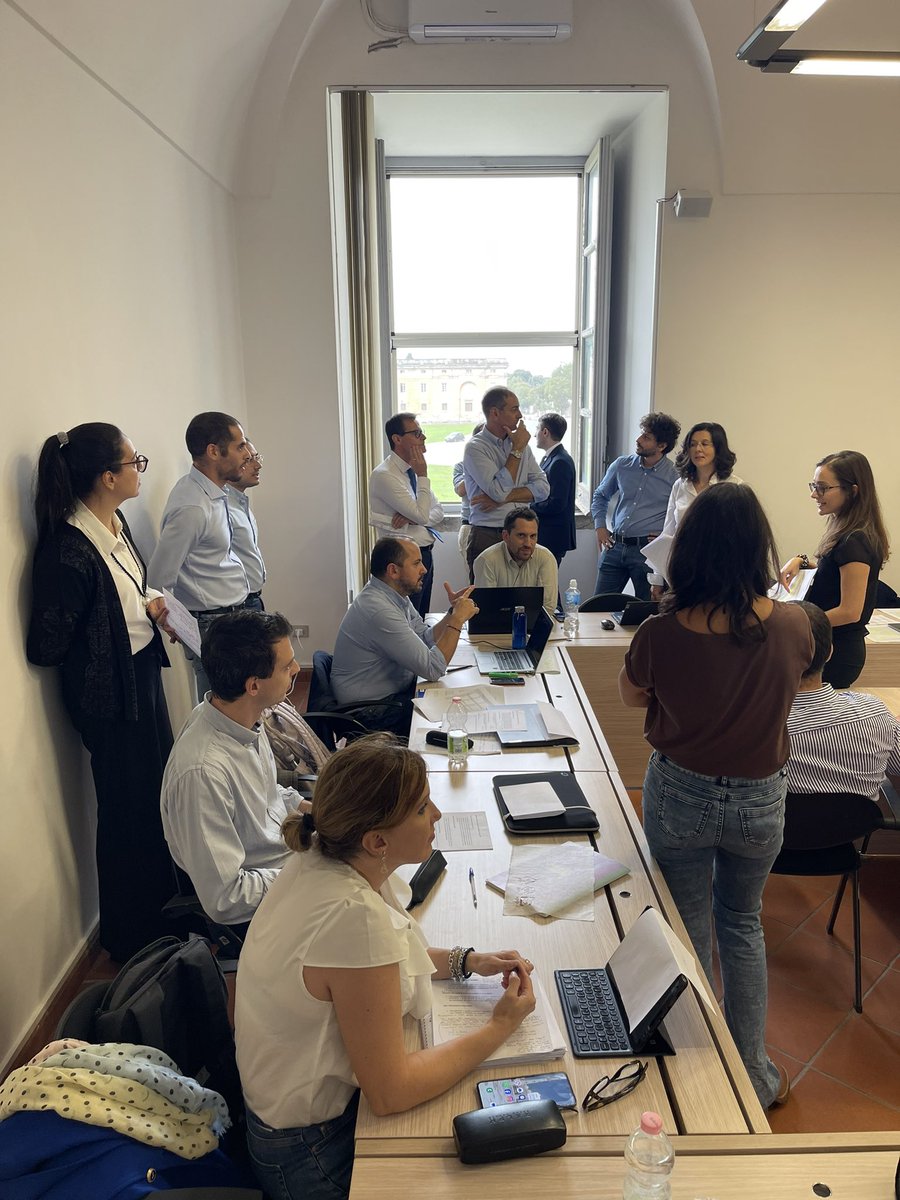 sarazade's tweet image. Tre intense giornate di lezione e simulazione di #negoziatoUE alla @SNA_GOV per gli @AllieviSNA del IX Corso-Concorso per #dirigenti. 
Grazie alla Scuola per l’opportunità e agli allievi per l’entusiasmo.
Conoscere l’🇪🇺 per promuovere e difendere al meglio gli interessi 🇮🇹