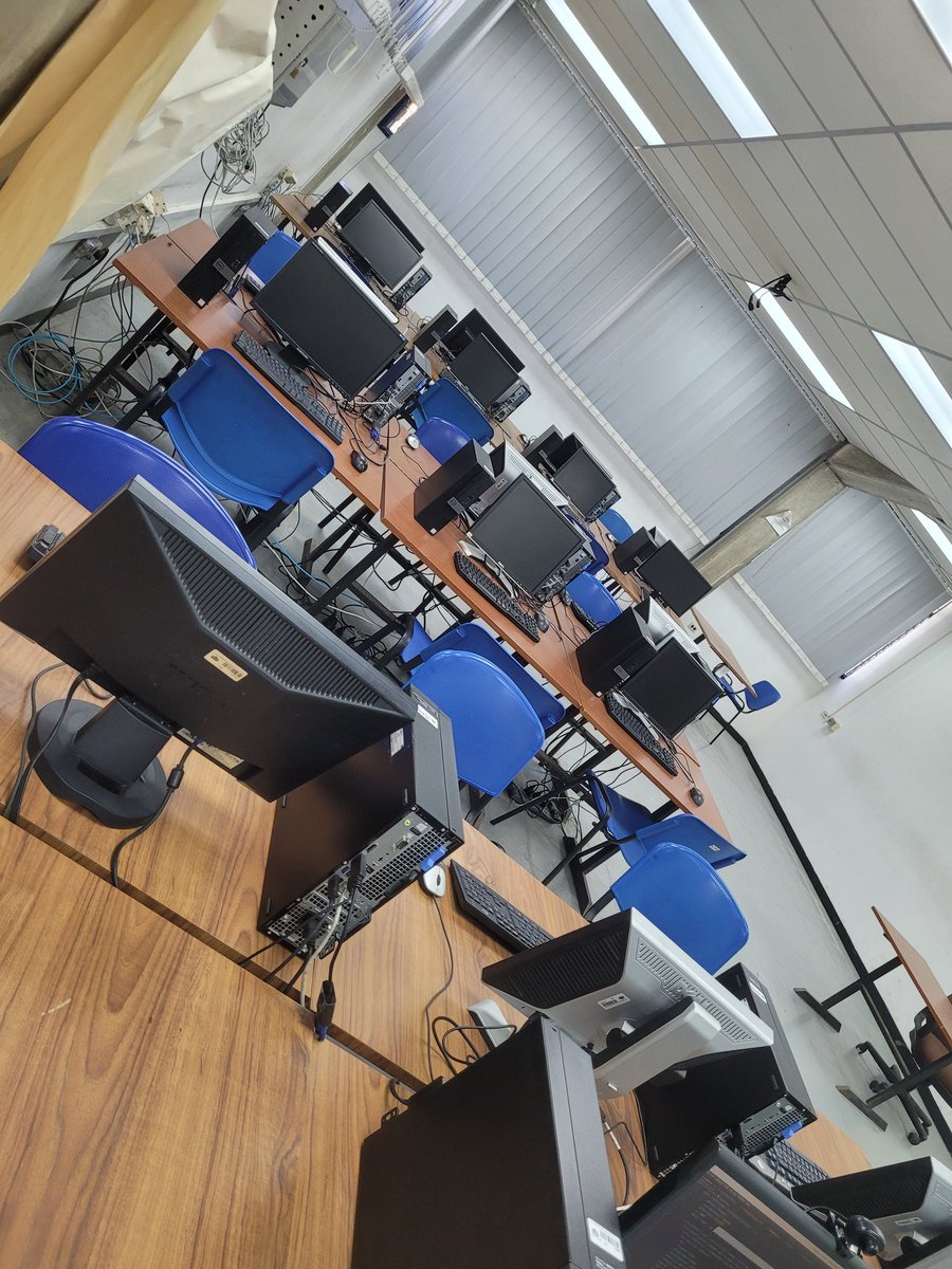 MAC_USBve's tweet image. Te esperamos hoy en Sala A hasta las 3:30pm para que tengas un lugar de estudio bien chill y cómodo 🌈🧡