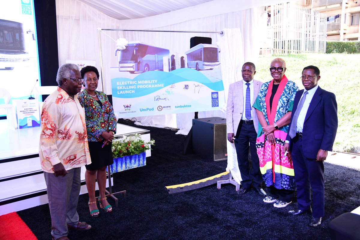 ritahnamisi's tweet photo. Partners: @Makerere, @KiiraMotors and @UNDPUganda have launched the #EMobilitySkillingProgramme to equip @Makerere students with skills in electric mobility & associated technologies for industrial uptake. #MakUnipod @MakCAES @ProfNawangwe https://t.co/VSlFoQUwD9