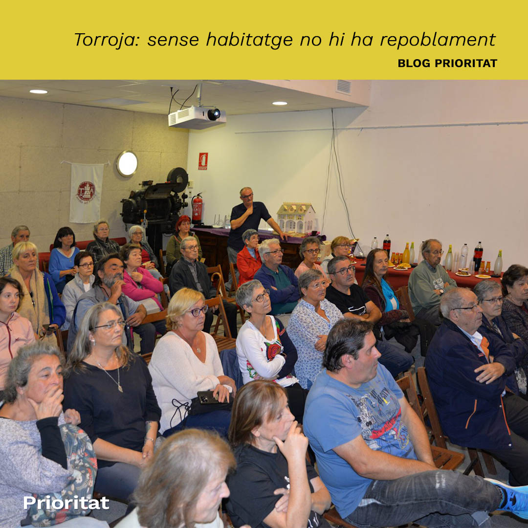 PRIORitAT's tweet photo. TORROJA TÉ EL QUE CAL💪
Torroja ha exposat, en la reunió d'#Habitar, els seus anhels i preocupacions, centrades en la manca d'habitatge pels que hi volen viure. Ara pertoca a #Prioritat traslladar-los a les administracions amb propostes de solució.👇
https://t.co/wu3E0Q6BQz https://t.co/aVejLpFRHp
