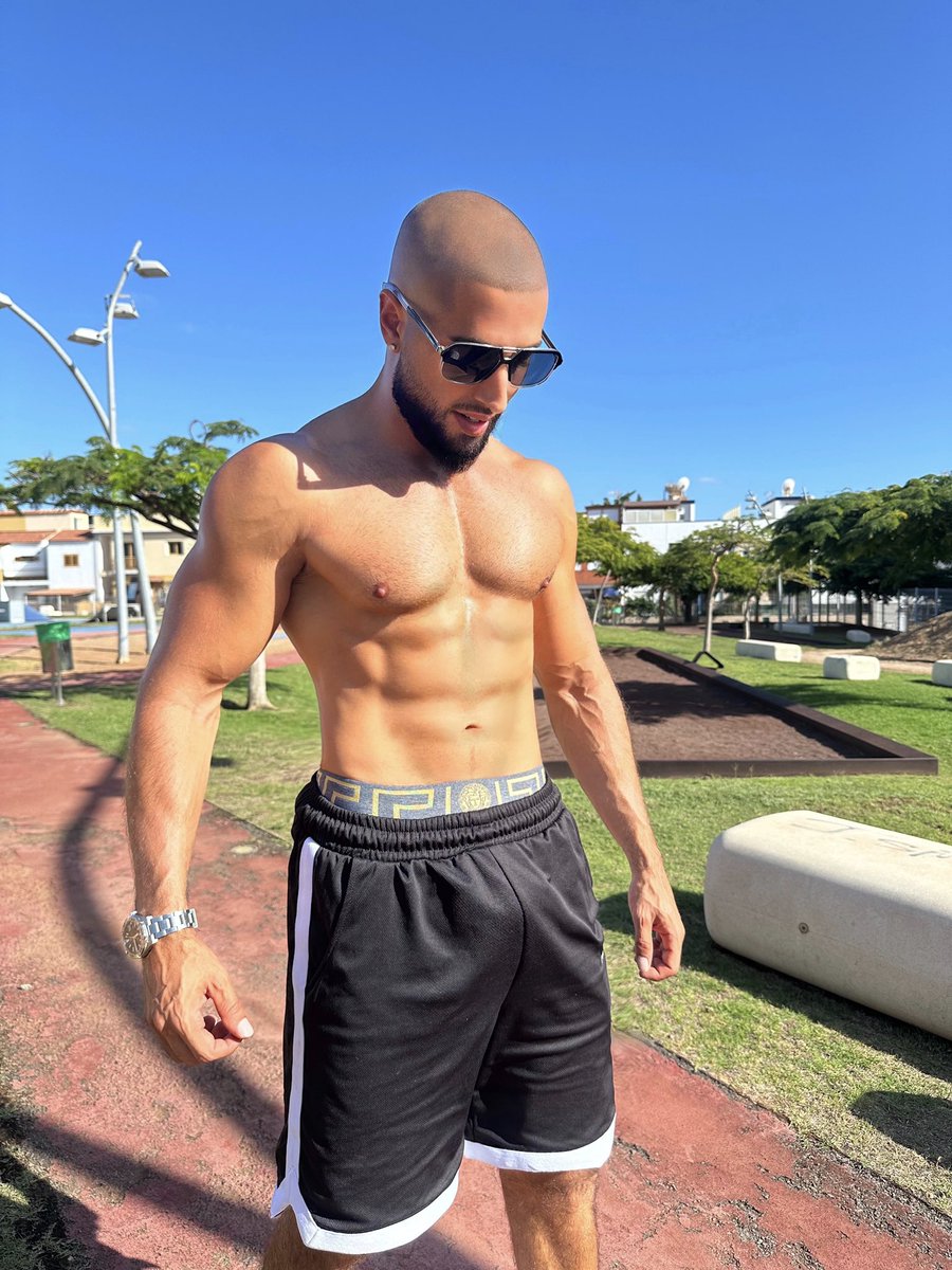 Something’s getting pumped, and it’s not just the muscles. Rt if you see it🫣😋