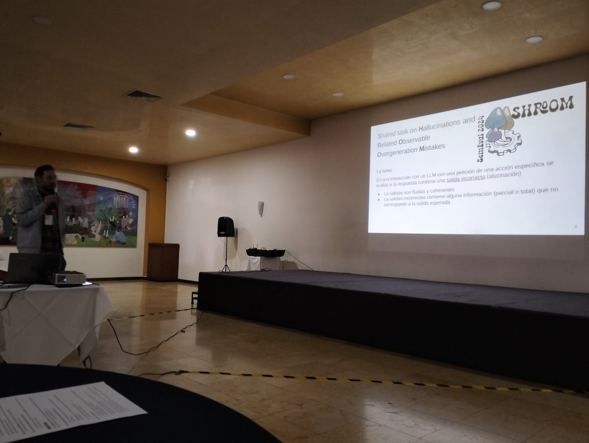 Fernando Sánchez, de CIMAT, presentando en #MexLEF2024 una tarea sobre análisis de alucinaciones en LLMs