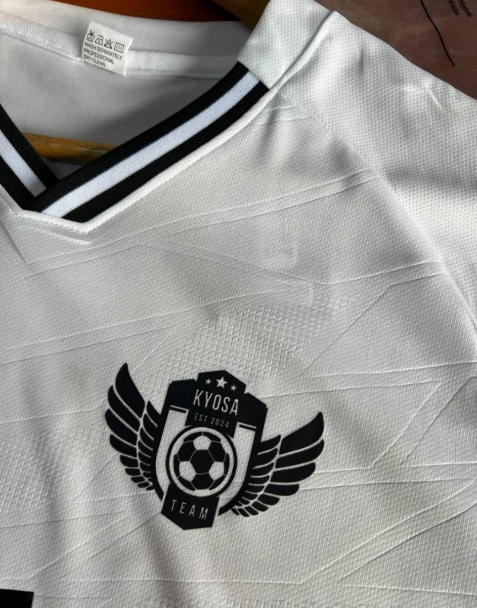 KYOSA22's tweet photo. For just 40k, get yourself this beautiful jersey with your preferred name and number customized! On 9th Nov 2024, KYOSA will play a friendly match against the Teachers. Come enjoy a fun-filled day of memories! Inbox us with your order details.
#sport #kyosa #kyaddondossmatugga https://t.co/GLNO5H2R3Q