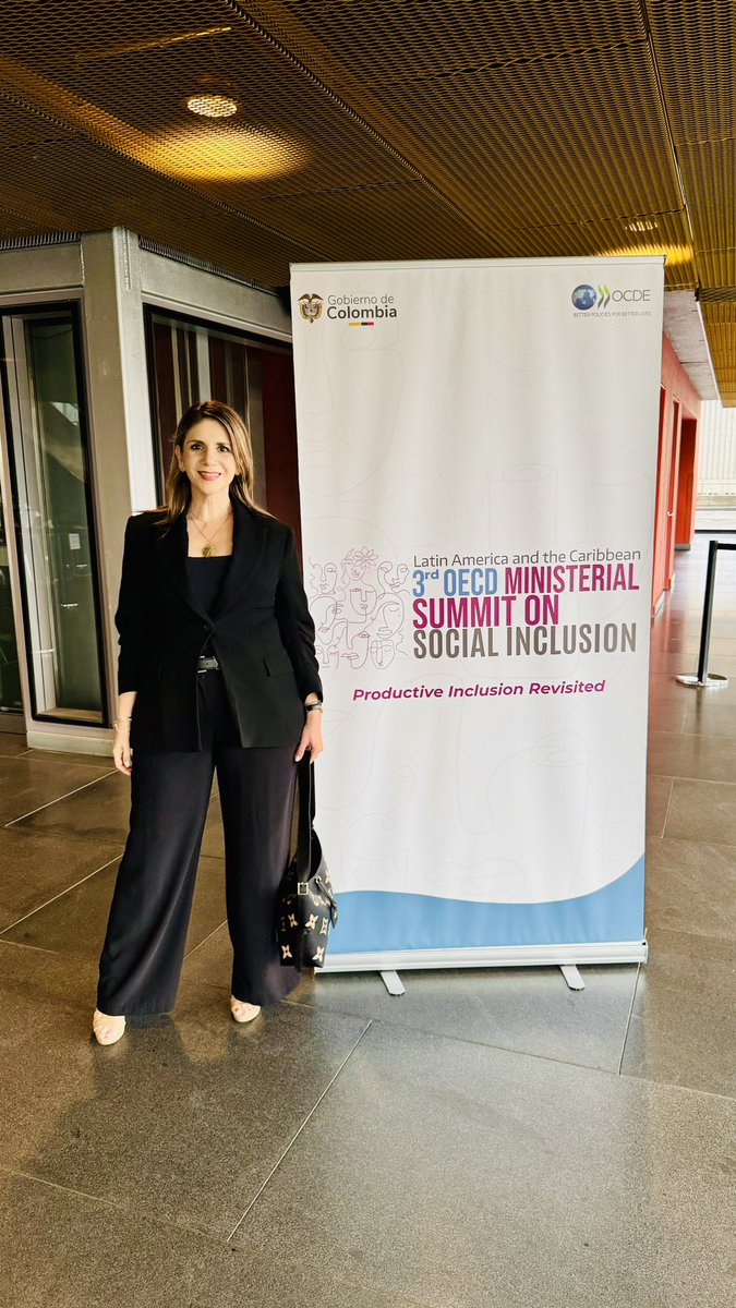 saratiznado's tweet photo. Estoy feliz, es un sueño estar aquí buscando los cómo si para tener mejor #educación , mejor #capitalhumano más #InclusiónSocial desde la #OCDE el #BIAC y la #OIT entendiendo a fondo #STEAM y como la #IA puede ayudar a lograr el objetivo en el desarrollo de nuevas #competencias https://t.co/ragz94nWPB