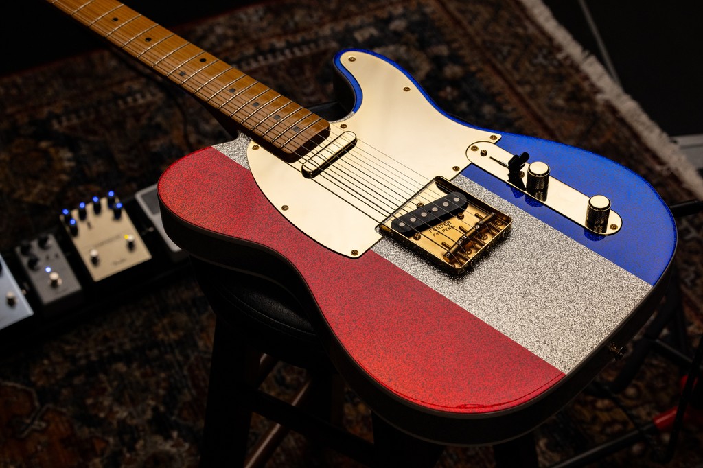 CosmoMusic's tweet image. Limited Edition Buck Owens Telecaster 🎸 Red, silver, and blue sparkle finish + vintage pickups = a tribute to a country icon 🔥 

On its way to Cosmo Music! Connect with our team for all the details.

@Fender #Fender #BuckOwens #BakersfieldSound #Telecaster