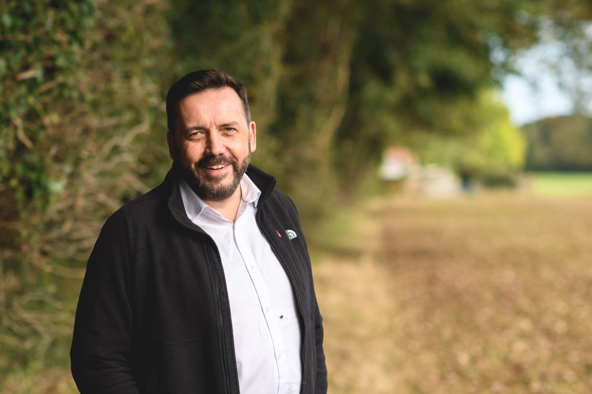 📣We're thrilled to announce Ian Barrett as our new Chief Executive. 

Ian brings a wealth of experience in nature recovery, community empowerment &amp; partnership working and we’re excited to work with him as we scale up our impact.

👉earthtrust.org.uk/earth-trust-we…

📷 JonCraig
