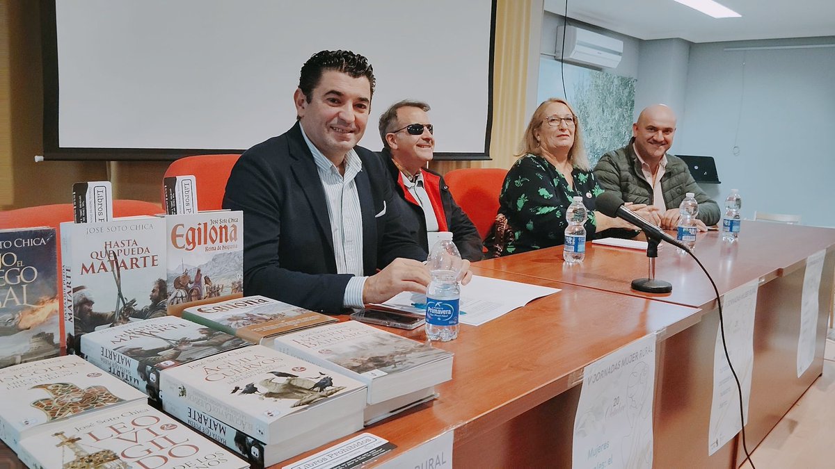 👉El viernes de la semana pasada pudimos disfrutar de la presencia del escritor José Soto Chica para hablar de su novela "Egilona"📖

⚔️Un encuentro estupendo bajo el paraguas de Rus Tierra de Visigodos.

#Rustierradevisigodos #Rus #visigodos #rus #historia #literatura