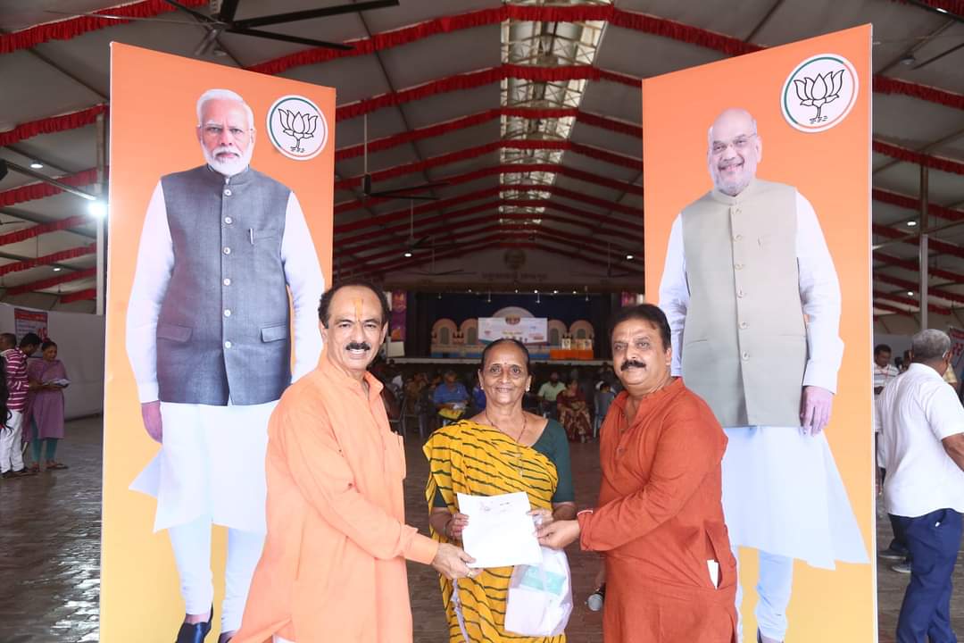 purneshmodi's tweet image. દેશના લોકપ્રિય અને સહકારી મંત્રી શ્રી અમિતભાઈ શાહ જન્મદિવસ નિમિત્તે ૧૬૭ સુરત (પશ્ચિમ) વિધાનસભા ભાજપ પરિવાર દ્વારા આયોજિત સેવા સેતુ કાર્યક્રમના લાભાર્થીઓને વિવિધ પ્રમાણપત્રો અર્પણ કર્યા એ પ્રસંગની કેટલીક તસવીરો

#જન_હેતુ_જાહેર_સેવા_સેતુ #hbdpurneshmodi24x7 #purneshmodi24x7…