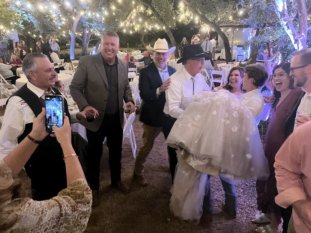 escPeanut33's tweet photo. We have another son in law!!!
Congratulations to Mr. & Mrs. Gessler 🎉🤍🙌🍾💕
#texaswedding #driftwoodtx
#thewildflowerbarn https://t.co/hucSJUeRab