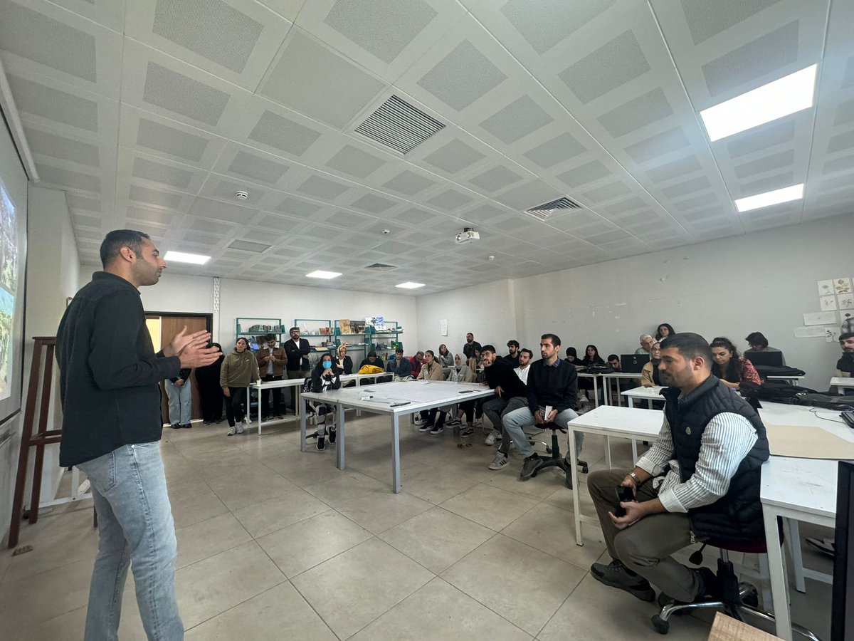mardinmimoda's tweet photo. Artuklu Üniversitesi Mimarlık Fakültesi öğrencileri ile buluştuk. Meslek odamızın görev,sorumluluk ve faaliyetlerine dair sunum düzenledik. Öğrenci-Oda ilişkisini güçlendirmeye yönelik değerlendirmelerde bulunduk.Bu imkanı sağlayan değerli hocalarımıza teşekkürlerimizi sunuyoruz. https://t.co/K3hnKgNVhc