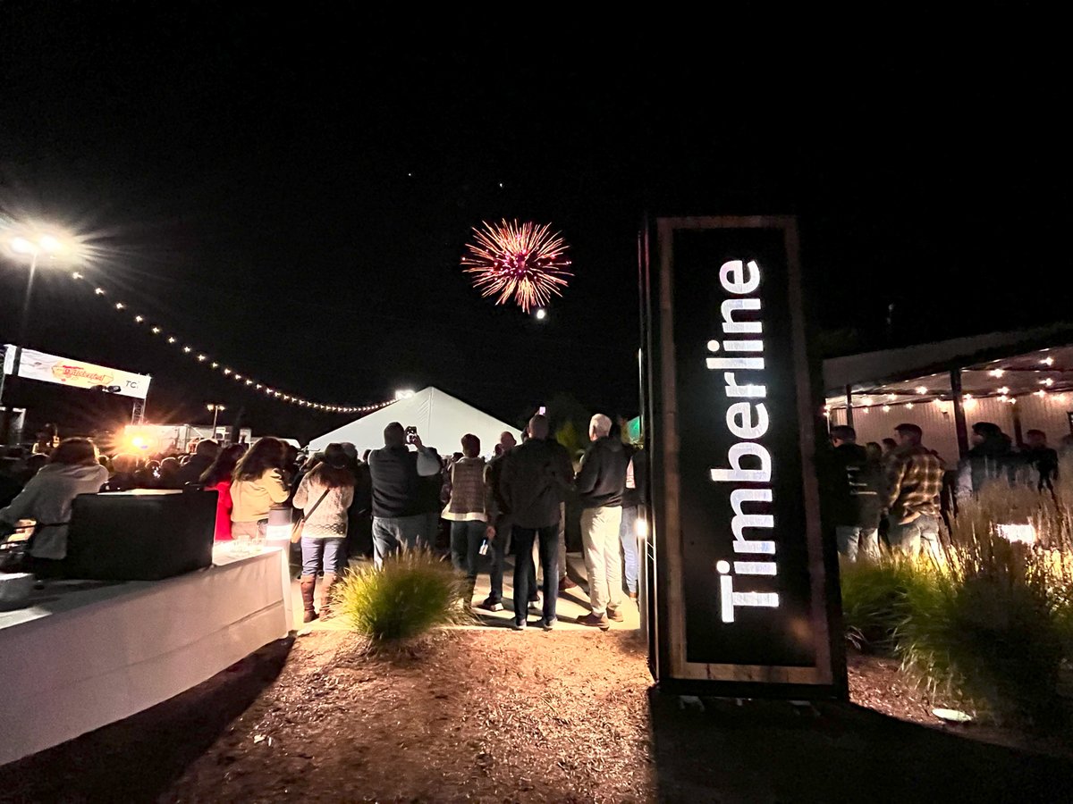 Timberline_Comm's tweet image. Cheers to another successful Oktoberfest! What a fantastic evening filled with amazing people, live music, fireworks, food, drinks and even a glimpse of the northern lights! Thank you to everyone who joined us in Canton to celebrate, we can&apos;t wait to see you all again next year.