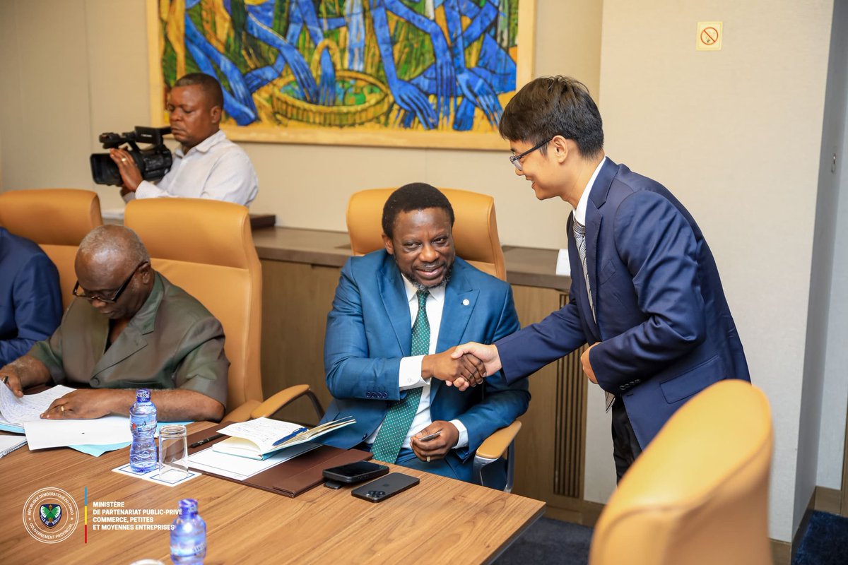 lukwebo45062's tweet photo. Extension de Kinshasa (désengorger et réduire drastiquement les problèmes de circulation et d'assainissement - 486 km2 réservés pour construire une nouvelle cité). 
Résumé des échanges entre le Gouverneur Daniel Bumba et l'Entreprise chinoise China State Construction Engineering. https://t.co/uejocdBKxA