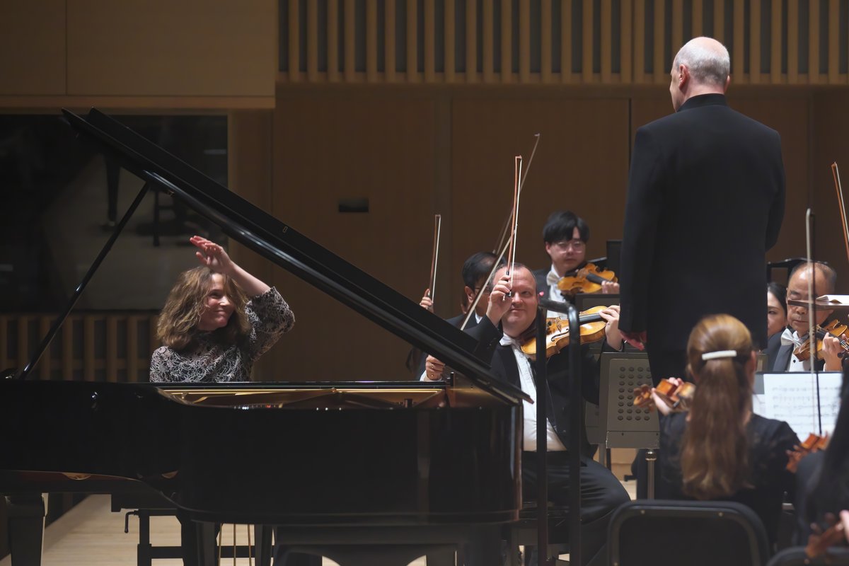 Hélène Grimaud (@helenegrimaud) on Twitter photo Performing Ravel's Piano Concerto in G Major at the Kyoto Concert Hall <a href="/KCH_Kyoto/">京都コンサートホール Kyoto Concert Hall</a>, with the <a href="/SingaporeSymph/">Singapore Symphony</a>.
📸: Tatsuo Sasaki Performing Ravel's Piano Concerto in G Major at the Kyoto Concert Hall <a href="/KCH_Kyoto/">京都コンサートホール Kyoto Concert Hall</a>, with the <a href="/SingaporeSymph/">Singapore Symphony</a>.
📸: Tatsuo Sasaki