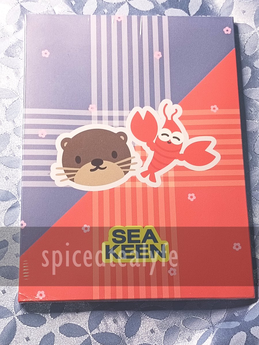 spicedtealyfe's tweet photo. 🇲🇾 [WTS/Ready Stock] GMMTV OFFICIAL GOODS - #SeaKeen #NongNooong

✨Nong Nooong Hair Clip MYR 46
✨Nong Nooong Doll Pouch MYR 100
✨Nong Nooong Card Holder MYR 60
✨SeaKeen Postcard Set MYR 60

📦Postage +MYR 7 (WM) / +MYR 15 (EM)
⚫️DM to Order

#SeaKeen #sea_ta_lay #keenkeno https://t.co/V0TkYZoJgn