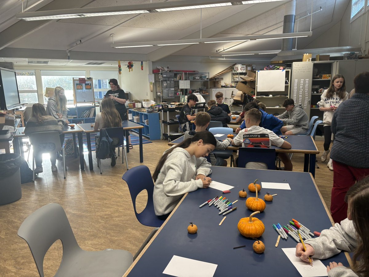 BWHtrip2's tweet photo. Our students were able to spend time getting to know the 1st graders and learning new things about the Vineyard https://t.co/hGcGFXPEX4