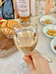 MOKBCDY's tweet photo. Bordeaux rosé wine🍷 is perfect for daily drinking It has a fresh and natural taste and a delicate texture. It is refreshing and refreshing https://t.co/zCP3WUVhZl
