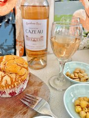 MOKBCDY's tweet photo. Bordeaux rosé wine🍷 is perfect for daily drinking It has a fresh and natural taste and a delicate texture. It is refreshing and refreshing https://t.co/zCP3WUVhZl