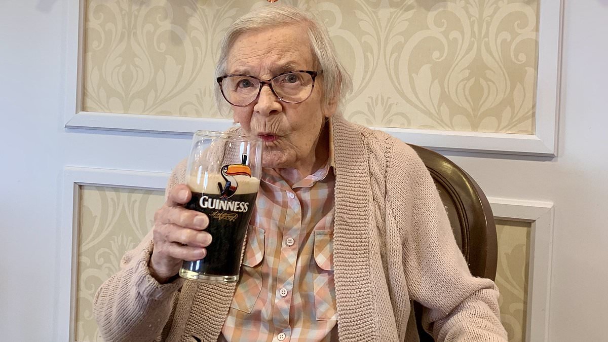 Woman celebrating her 105th birthday says secret to long life is pints of Guinness and never getting married trib.al/ND06QnS