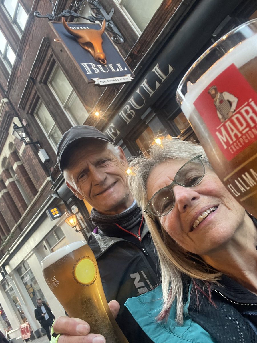 RuthMayorcas's tweet photo. The abs #joyofcycling, just #cycled to LiverpoolSt for train to Harwich, so safe/easy cept for @RBKC (natch), gt route from @PauloCampbell ta! We were 7773/4 on#CS3, over 50% rental bikes. And bumped in to #cyclingfriend from Chiswick! Random. https://t.co/3Z1QM1PZNk