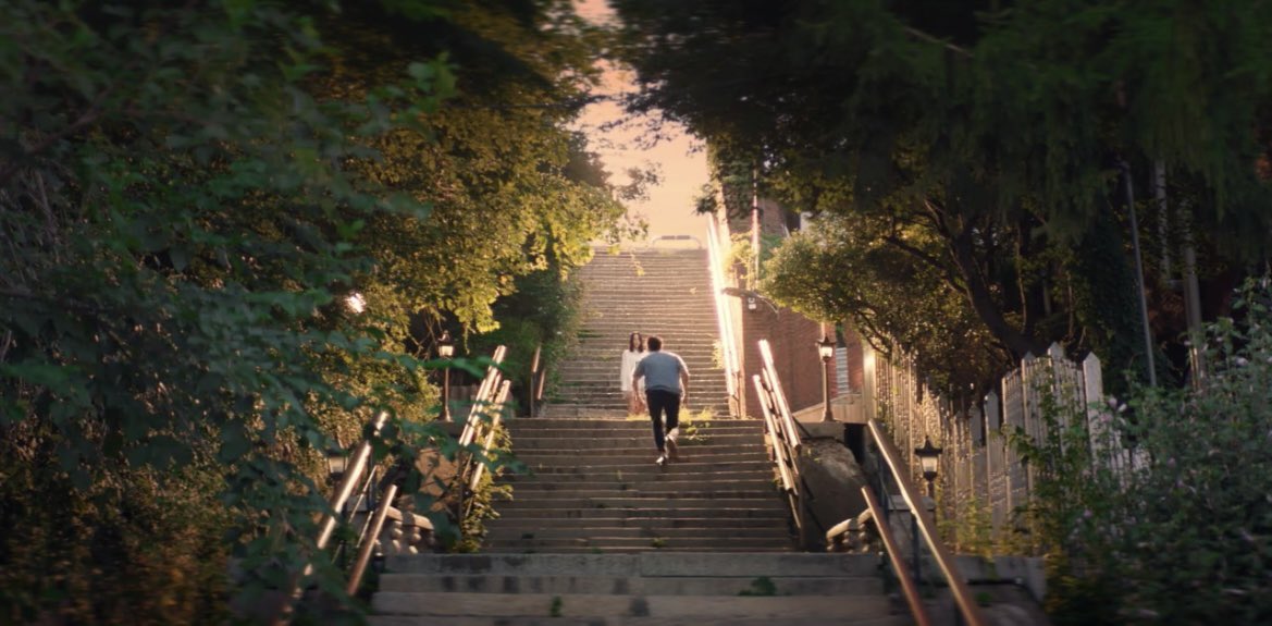 the writer thinking this is romantic, when it only gave us a headache and a heartburn 

#DearHyeriEp10
#DearHyeri