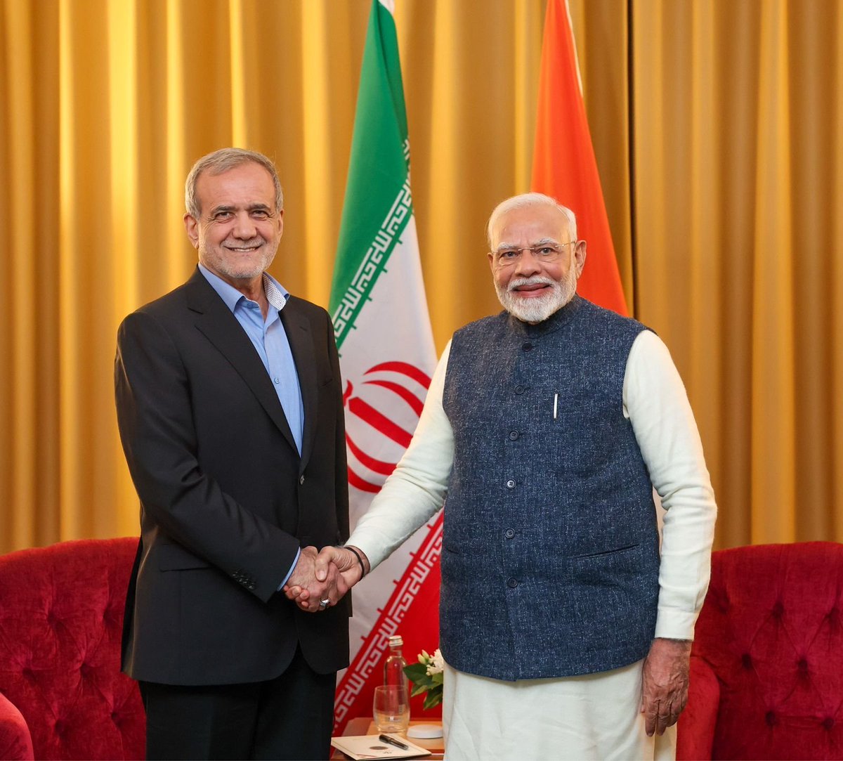narendramodi's tweet photo. جلسه بسیار خوبی با رئیس جمهور ایران، آقای مسعود پزشکیان داشتم. گستره کامل روابط بین دو کشور ما را مورد بررسی قرار دادیم. همچنین درباره راه های تعمیق روابط در بخش های بسیار پیشرفته و نوین گفتگو کردیم.
                                                                                                                 @drpezeshkian