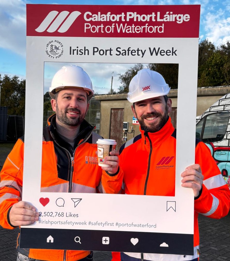 PortofWaterford's tweet photo. #IrishPortSafetyWeek @PortofWaterford
Haulier Safety and Class 3 PPE Demo
Plenty of interest and chat today on quay regarding Class 3 PPE and how it can help everyone stay safe, in port, but also on the road and in the warehouse.
#PortsofIreland #SafetyFirst https://t.co/UDJOff210m