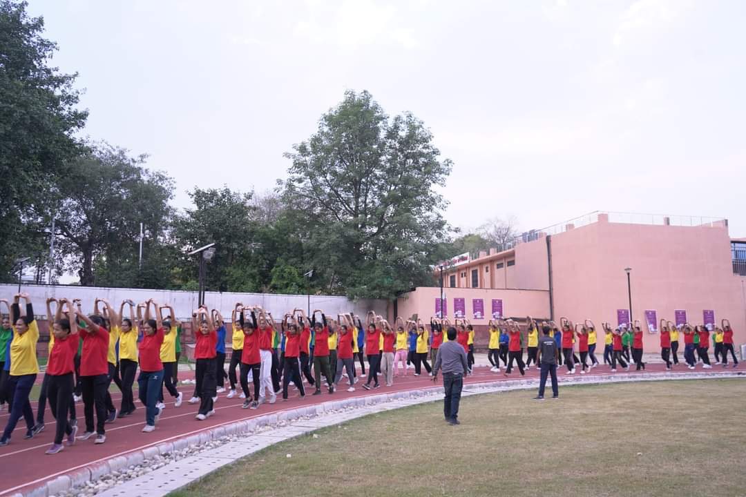 MeDeVisionOrg's tweet photo. MeDeVision Gwalior successfully hosted a 3-day self-defense training program Mission Sahasi, for female students at Gajra Raja Medical College. 
The workshop held from October 18, saw an enthusiastic participation of 523 female students Led by instructor Susmita. 

#missionsahasi https://t.co/N7a8sMfkxu