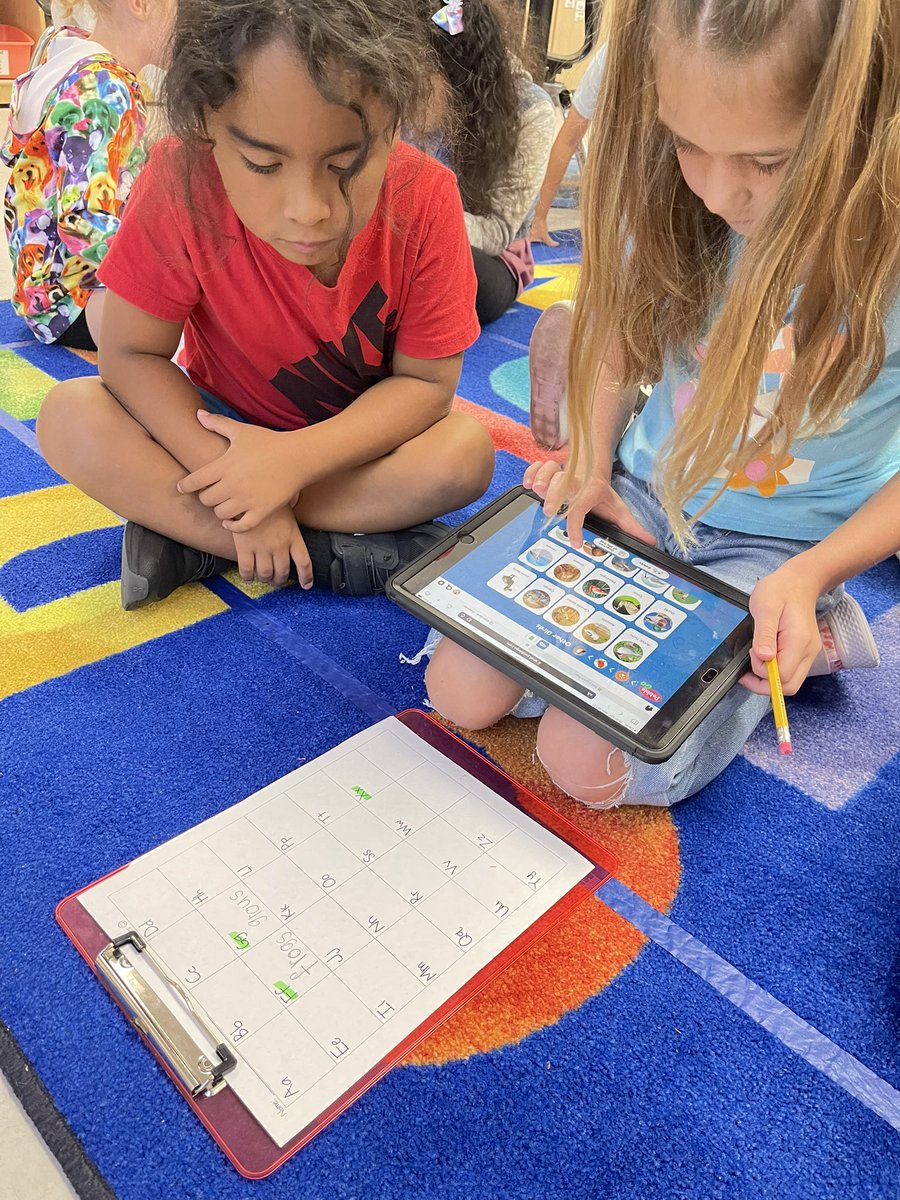mrs_rebo's tweet photo. @MrsLopez_AE class is using PebbleGo to explore the details and patterns in their Animal Alphabet Hunt! From A to Z, students are diving into animal facts, making connections across species, and uncovering big ideas about the animal kingdom. @JTaylorEdu @alvinelementary https://t.co/zEWihRRUHP