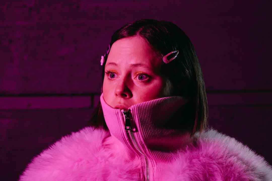 juicystuff (@juicystuffca) on Twitter photo I Don’t Even Miss You is the story of non-binary computer programmer Basil (they/them), who wakes one morning to discover everyone else on Earth has disappeared. This dystopian pop solo show, written/performed by <a href="/belyeache/">elena eli belyea</a>, opens Oct 31 <a href="/factorytoronto/">Factory Theatre</a>. juicystuff.ca/2024/10/22/i-d… I Don’t Even Miss You is the story of non-binary computer programmer Basil (they/them), who wakes one morning to discover everyone else on Earth has disappeared. This dystopian pop solo show, written/performed by <a href="/belyeache/">elena eli belyea</a>, opens Oct 31 <a href="/factorytoronto/">Factory Theatre</a>. juicystuff.ca/2024/10/22/i-d…